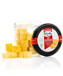 Džiovintas šaltyje raudonas CHEDDAR sūris kubeliais
